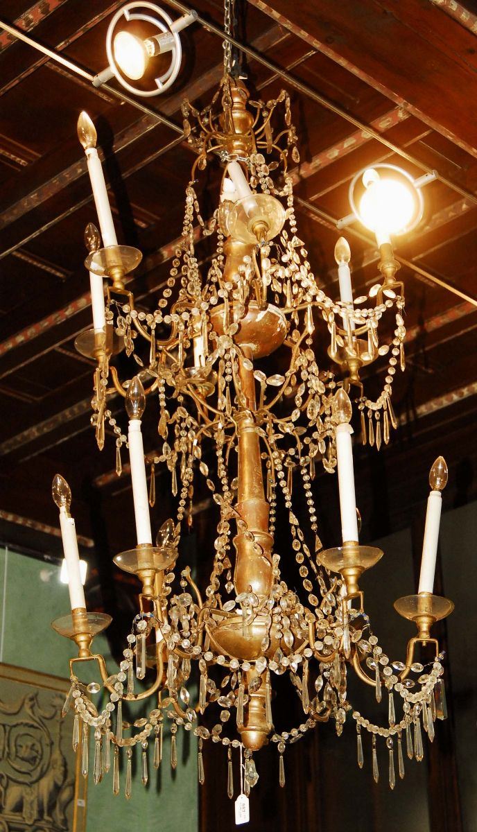 Lampadario in legno e cristalli a dodici luci, XIX secolo  - Auction Antiquariato e Dipinti Antichi - Cambi Casa d'Aste