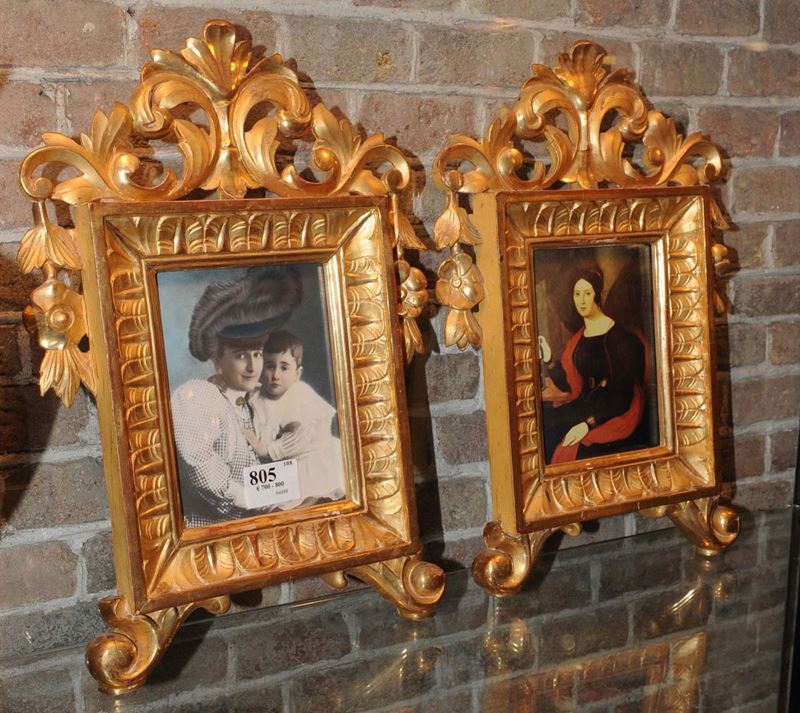 Coppia di cornicette in legno intagliato e dorato, XVIII secolo  - Asta Asta OnLine 01-2012 - Cambi Casa d'Aste