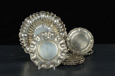 Due Vassoietti e Otto Piattini in Argento, Gr. 1700