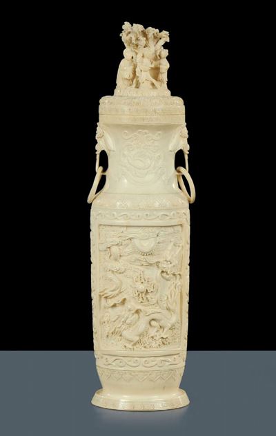 Grande Vaso in Avorio Intagliato, Cina XIX Secolo