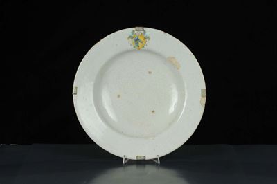 Lotto di Otto Piatti in Maiolica, XVII Secolo