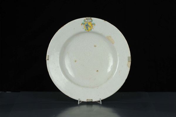 Lotto di otto piatti in maiolica, XVII secolo