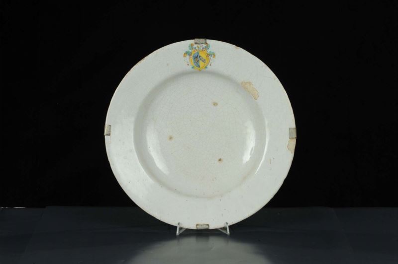 Lotto di otto piatti in maiolica, XVII secolo  - Auction Old Paintings and Furnitures - Cambi Casa d'Aste