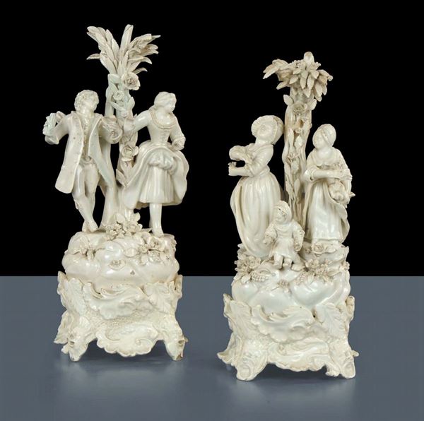 Due gruppi in ceramica bianca raffiguranti scene galanti e putti, Nove Bassano XVIII secolo