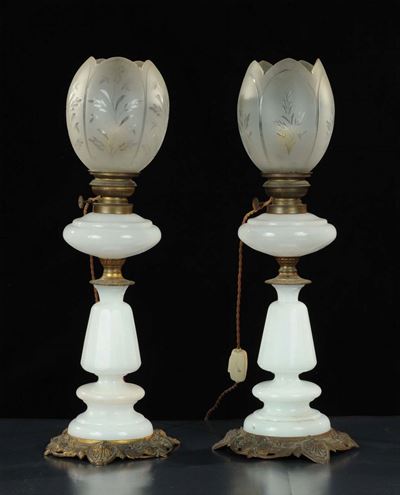 Coppia di Lampade in Opaline Bianco, XX Secolo
