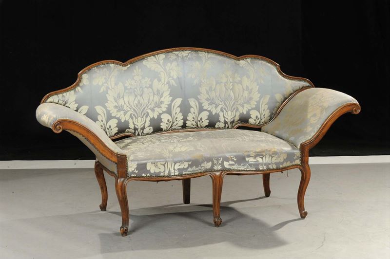 Divano Luigi XV con braccioli a ricciolo, XIX secolo  - Asta Antiquariato e Dipinti Antichi - Cambi Casa d'Aste