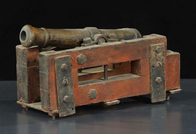 Modellino di Cannone in Ferro e Legno