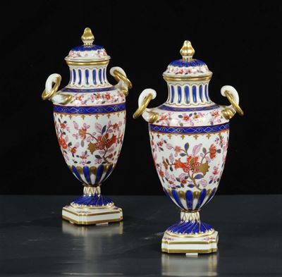 Coppia di Potiches con Decoro Tipo Imari, Francia XIX Secolo