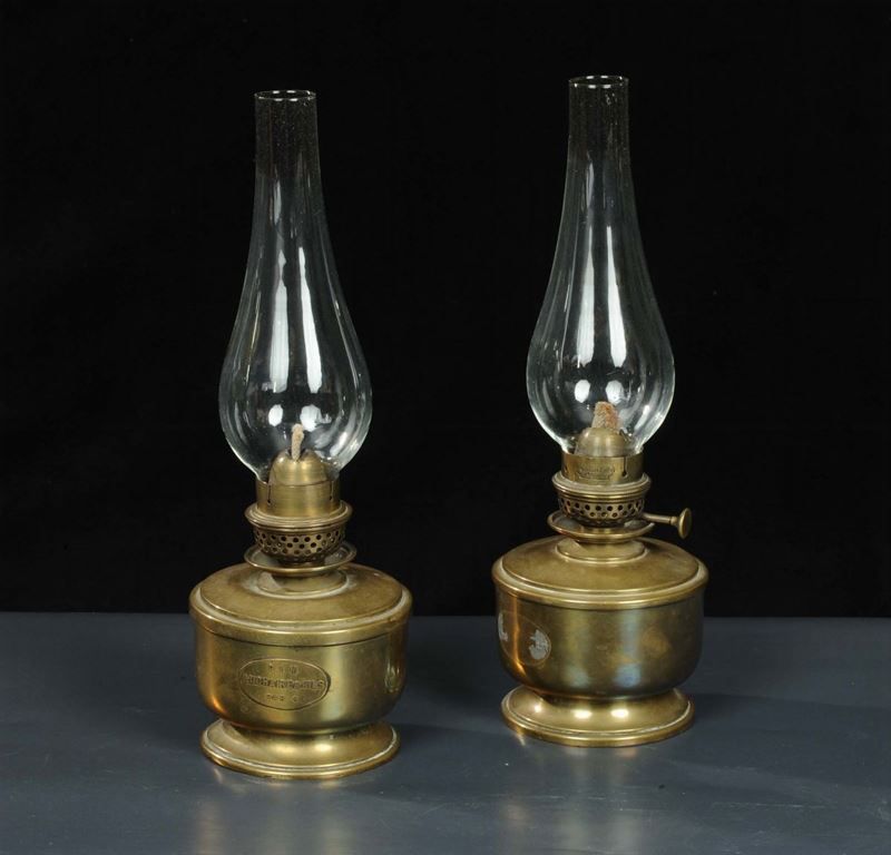 Coppia di lampade a petrolio, XX secolo  - Asta Antiquariato e Dipinti Antichi - Cambi Casa d'Aste