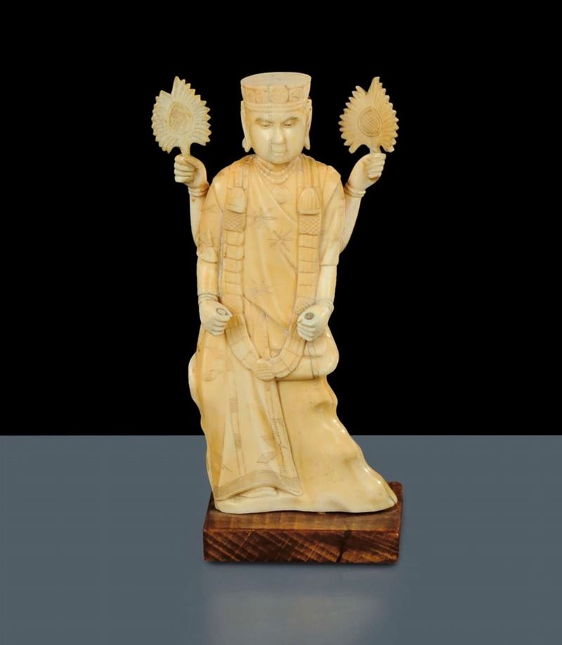 Figura in avorio scolpito, Asia XVIII secolo  - Auction Oriental Art - Cambi Casa d'Aste