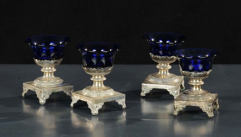 Quattro saliere in vetro e argento con punzoni Mauriziani  - Asta Gioielli, Argenti ed Orologi Antichi e Contemporanei - Cambi Casa d'Aste