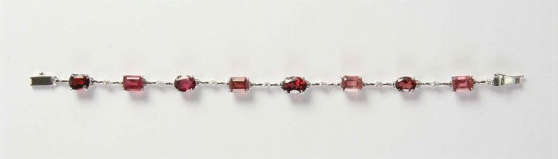 Bracciale con tormaline rosse, rosa e diamanti  - Asta Gioielli, Argenti ed Orologi Antichi e Contemporanei - Cambi Casa d'Aste