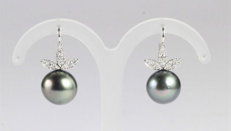 Orecchini con perle grigie Thaiti e diamanti  - Auction Silver, Clocks and Jewels - Cambi Casa d'Aste