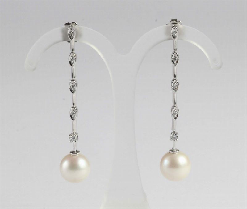 Orecchini pendenti con perle bianche e diamanti  - Auction Silver, Clocks and Jewels - Cambi Casa d'Aste