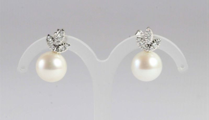 Orecchini con perle bianche fresh water e diamanti  - Auction Silver, Clocks and Jewels - Cambi Casa d'Aste