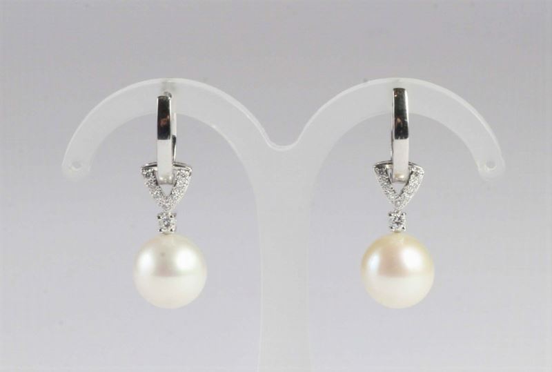 Orecchini con perle bianche fresh water e diamanti  - Asta Gioielli, Argenti ed Orologi Antichi e Contemporanei - Cambi Casa d'Aste