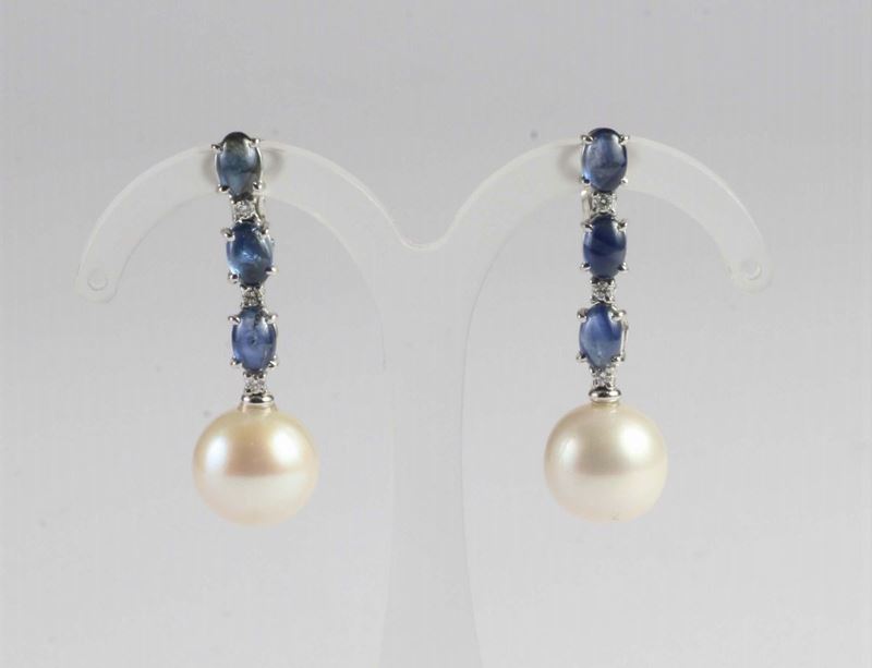 Orecchini pendenti con perle bianche fresh water e zaffiri  - Auction Silver, Clocks and Jewels - Cambi Casa d'Aste
