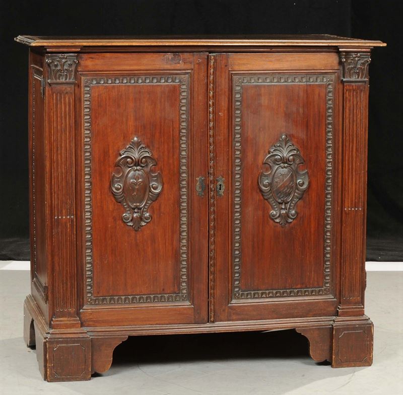 Mezzo armadio in noce in stile rinascimento, XIX secolo  - Auction OnLine Auction 2-2013 - Cambi Casa d'Aste