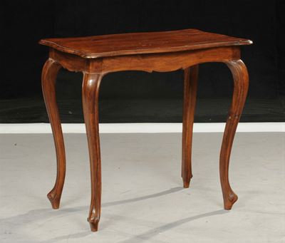 Tavolino con Gambe Arcuate, XX Secolo