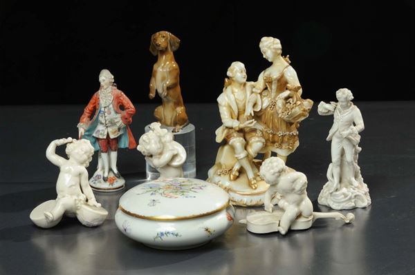 Insieme di statuine in porcellana policroma, XX secolo