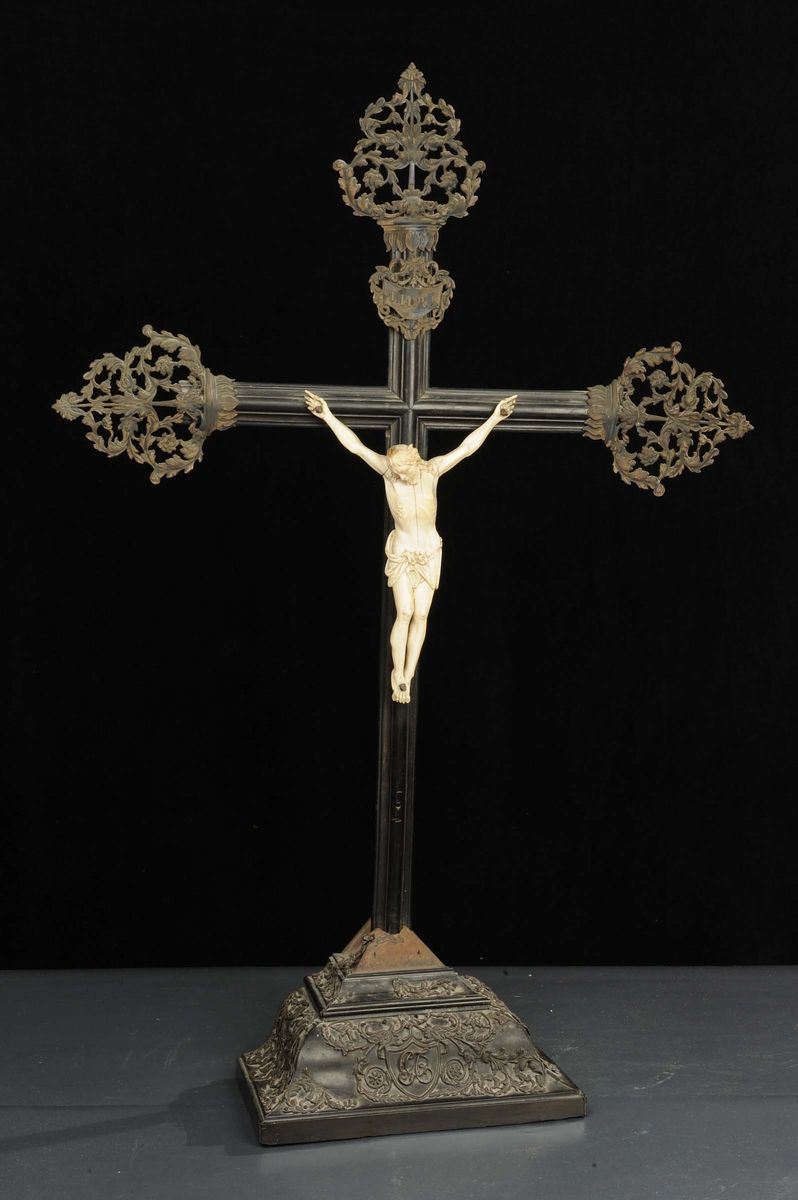 Crocifisso in avorio, XIX secolo  - Asta Antiquariato e Dipinti Antichi - Cambi Casa d'Aste