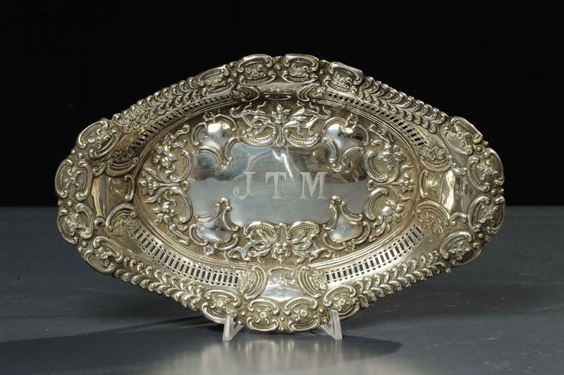 Cestino in argento sbalzato Birmingham  - Asta Gioielli, Argenti ed Orologi Antichi e Contemporanei - Cambi Casa d'Aste