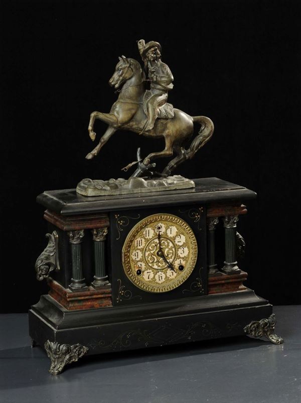 Orologio da tavolo in legno ebanizzato e metallo sbalzato, XIX secolo