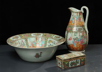 Set da Toilette in Porcellana, Cina XIX Secolo