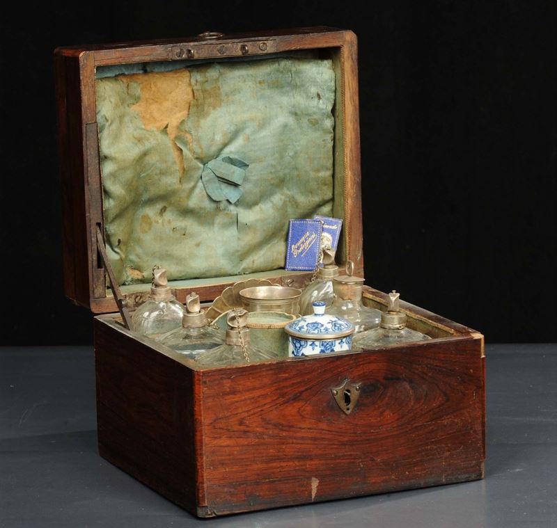 Cofanetto portaprofumi in radica, XIX secolo  - Auction Antiquariato e Dipinti Antichi - Cambi Casa d'Aste