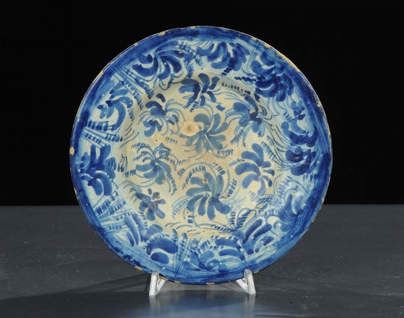 Piatto in maiolica, Zaffera, Firenze XV secolo  - Asta Antiquariato e Dipinti Antichi - Cambi Casa d'Aste