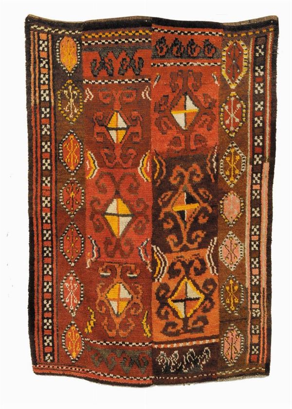 FOTOGRAFATO AL LOTTO 1441Tappeto uzbeko, inizio XX secolo