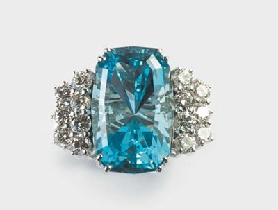 Anello con Acquamarina e Diamanti