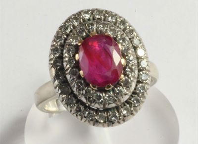 Anello con Rubino
