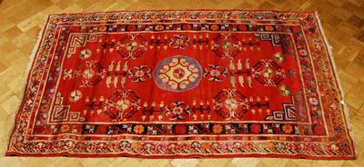 Tappeto a Fondo Rosso, Cina Xinjiang, 1930 Circa