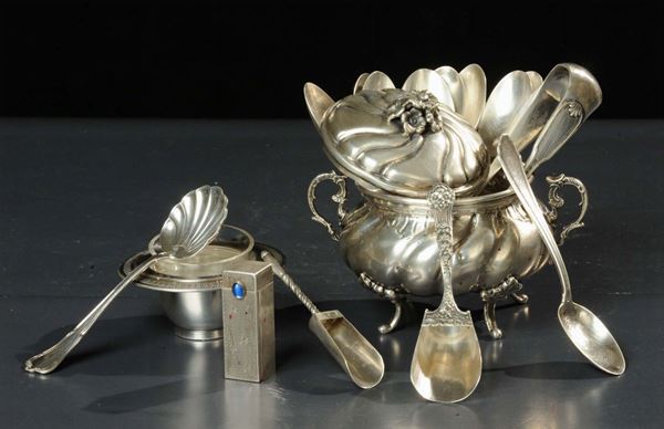 Zuccheriera in argento in stile barocchetto