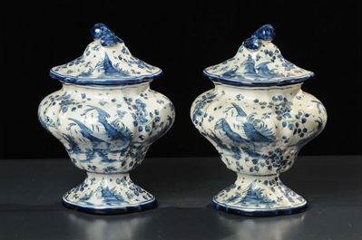 Due Vasi in Maiolica Alba Docilia