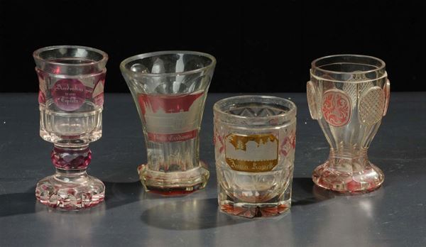 Lotto di quattro bicchieri in vetro di Boemia