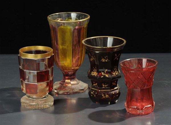 Lotto di quattro bicchieri in vetro di Boemia