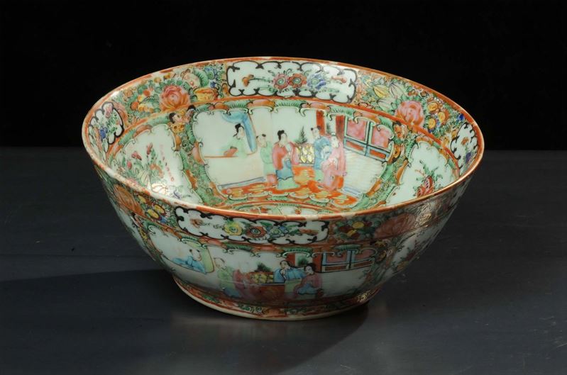 Coppa in porcellana di Canton, fine XIX secolo  - Asta Arte Orientale - Cambi Casa d'Aste