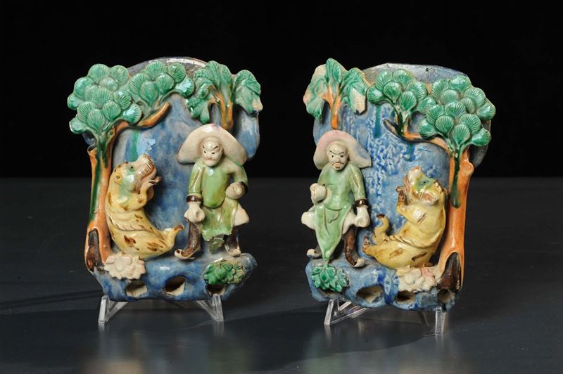 Due vasi in terracotta policroma, Cina fine XVIII secolo  - Auction Oriental Art - Cambi Casa d'Aste