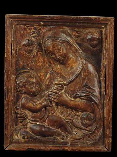 Pannello in Gesso Patinato a Terracotta Raffigurante Madonna con Bambino, XVII Secolo