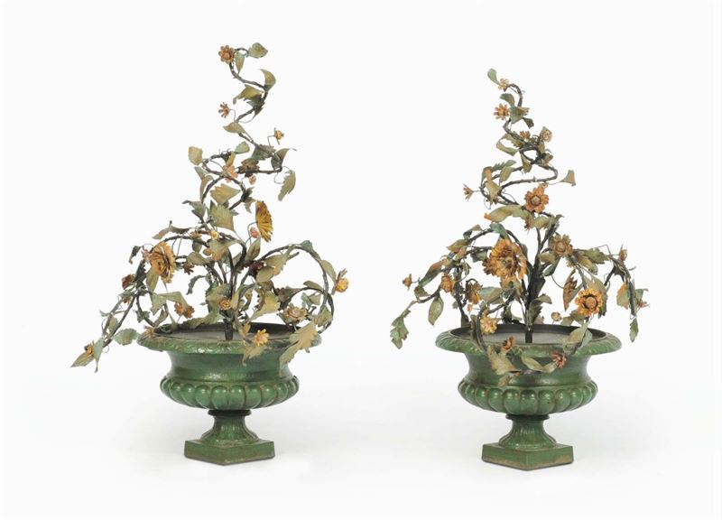 Coppia di urne baccellate in ferro verde, XIX secolo  - Auction House Sale Villa la Femara - Cambi Casa d'Aste