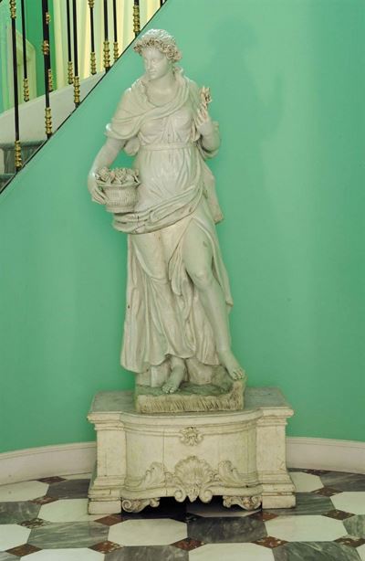 Figura in Terracotta Invetriata Bianca Raffigurante la Primavera, XIX - XX Secolo
