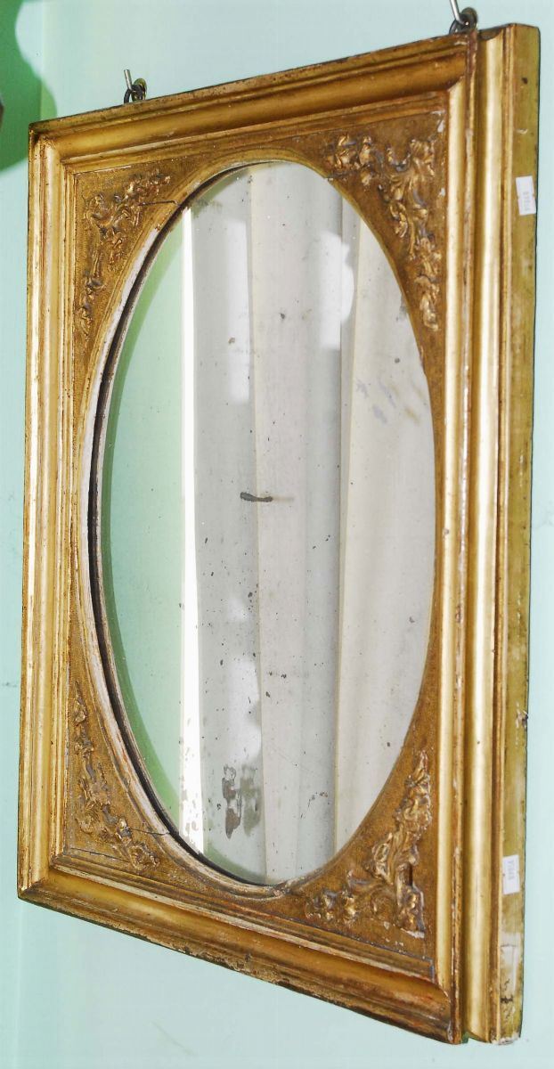 Cornice rettangolare in legno intagliato e dorato con specchio ovale, Italia XIX secolo  - Auction House Sale Villa la Femara - Cambi Casa d'Aste