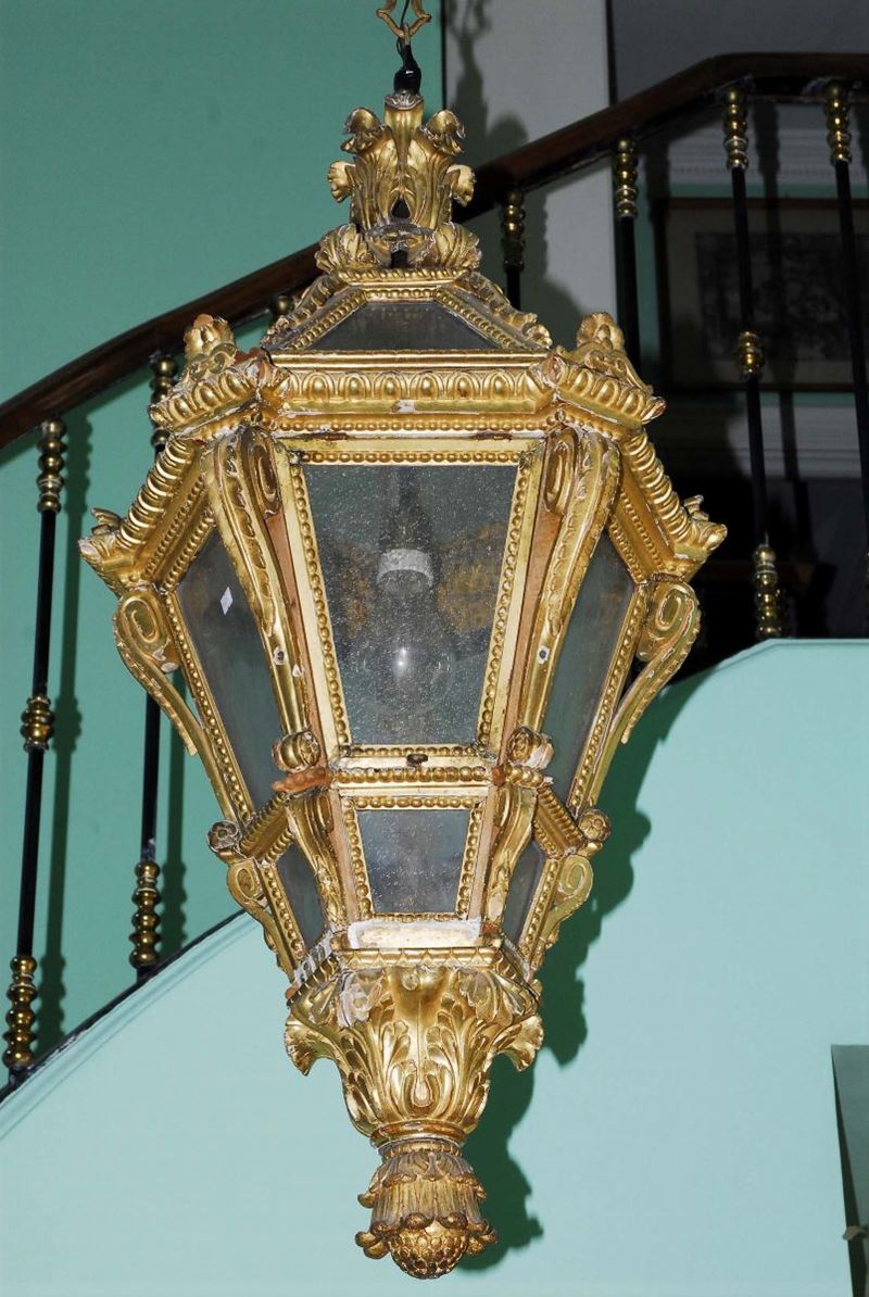 Lanterna esagonale in legno dorato e vetro, Venezia seconda metˆ XVIII secolo  - Auction House Sale Villa la Femara - Cambi Casa d'Aste