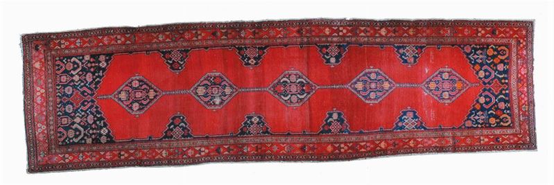 Passatoia Karabagh a fondo rosso con cinque medaglioni inizio XX secolo  - Asta House Sale villa la Femara - Cambi Casa d'Aste