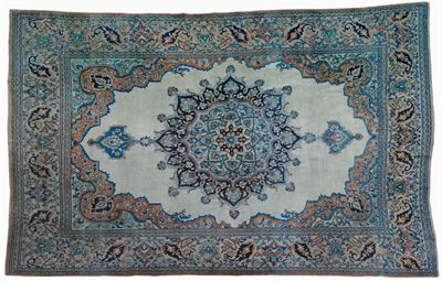 Tappeto Persiano Tabriz a Fondo Azzurro con Medaglione Centrale su Campo Beige Inizio XX Secolo