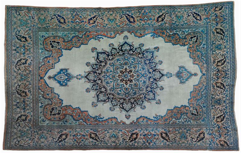 Tappeto persiano Tabriz a fondo azzurro con medaglione centrale  su campo beige inizio XX secolo  - Auction House Sale Villa la Femara - Cambi Casa d'Aste