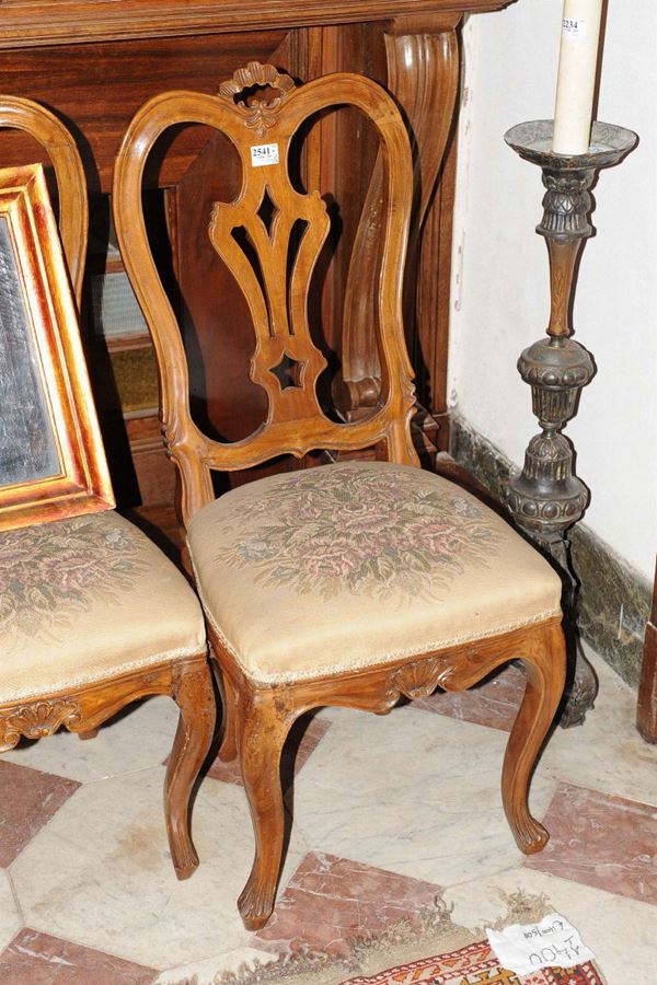 Coppia di sedie in noce, XIX secolo