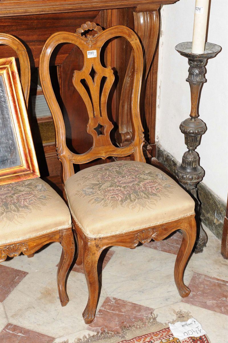 Coppia di sedie in noce, XIX secolo  - Auction Old Paintings and Furnitures - Cambi Casa d'Aste